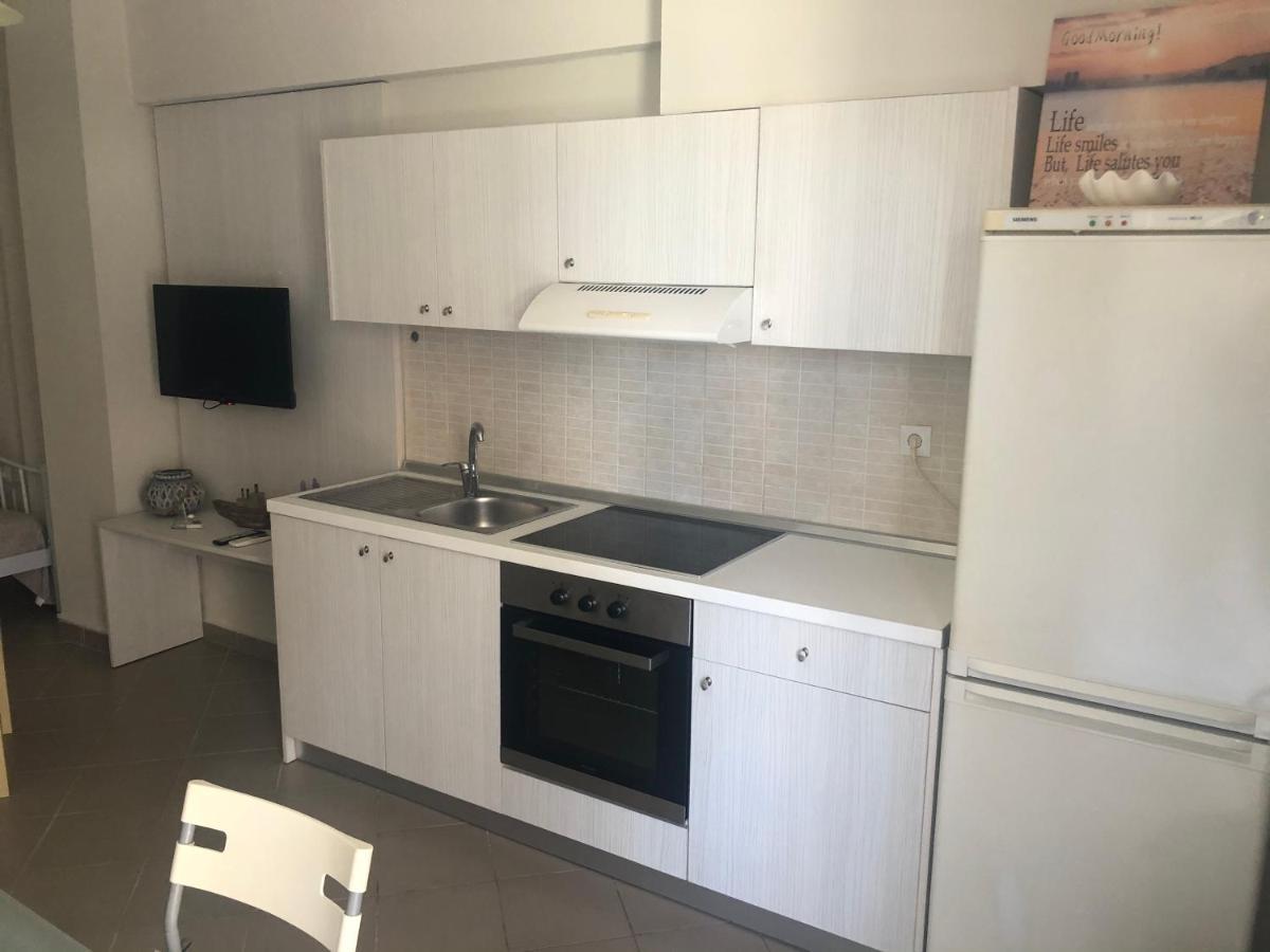 Makis Apartments Touzla Ofrinion Exterior photo