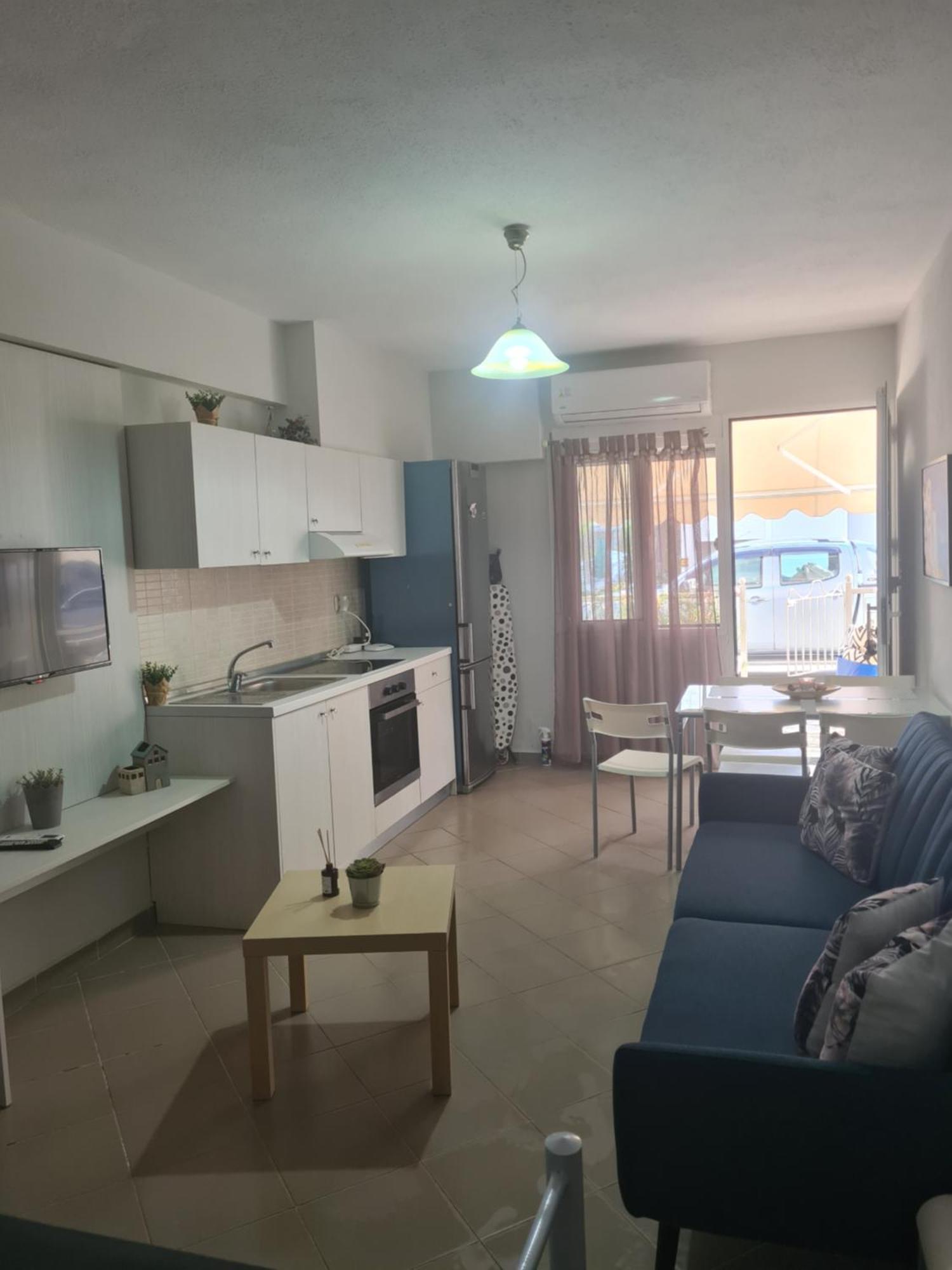Makis Apartments Touzla Ofrinion Exterior photo
