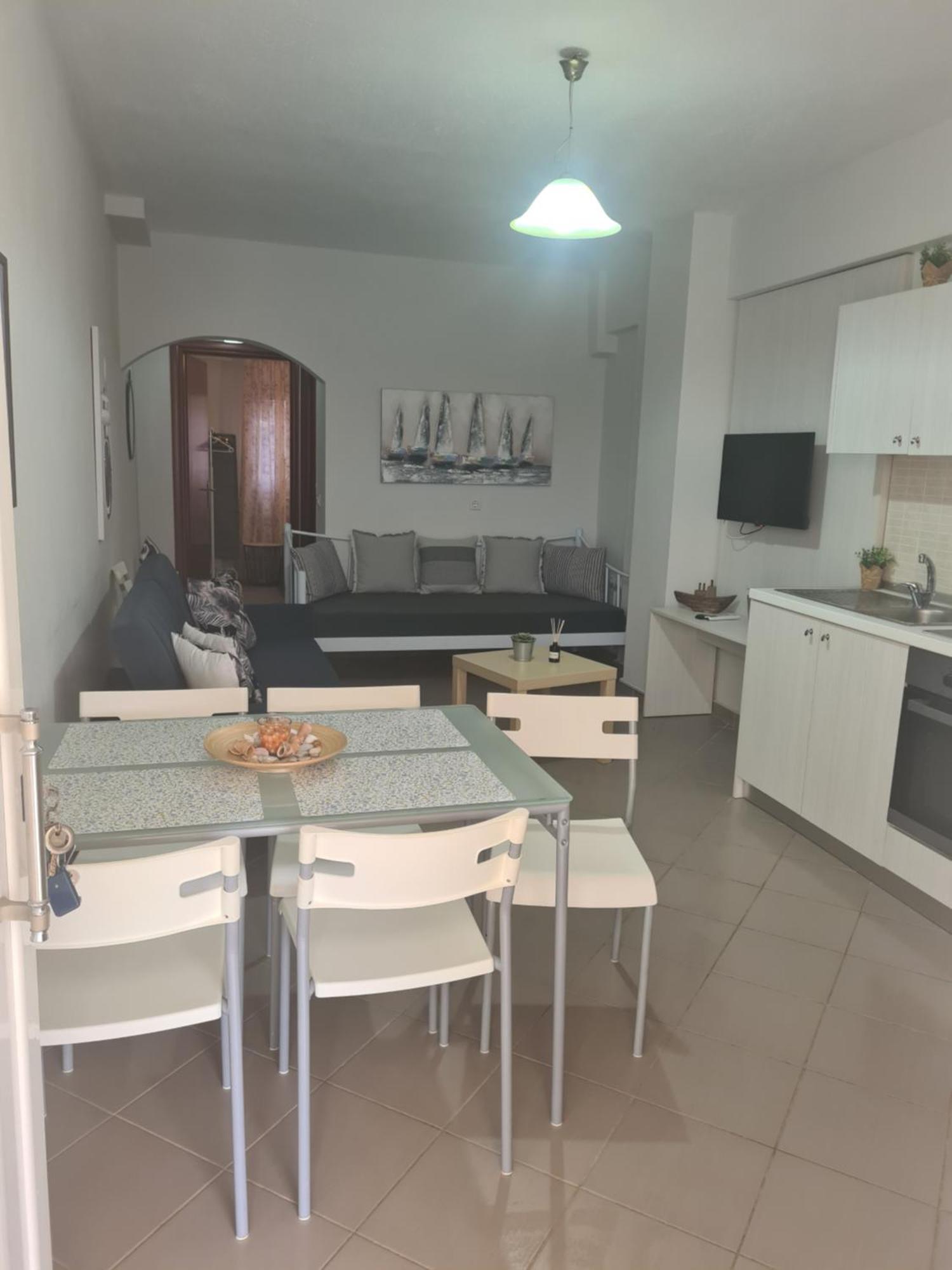 Makis Apartments Touzla Ofrinion Exterior photo